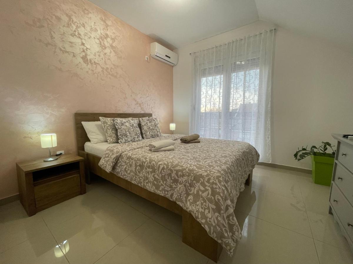 Apartman 1 Apartment Sremska Mitrovica Exterior foto